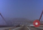Immagine di Guida sul Golden Gate Bridge di San Francisco San Francisco California USA, 1969, secondo 20 filmato di repertorio 65675079620