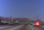 Immagine di Guida sul Golden Gate Bridge di San Francisco San Francisco California USA, 1969, secondo 27 filmato di repertorio 65675079620