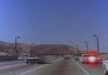 Immagine di Guida sul Golden Gate Bridge di San Francisco San Francisco California USA, 1969, secondo 33 filmato di repertorio 65675079620