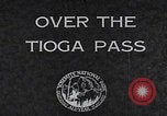 Standbild Touristen am Tioga Mountain Pass California United States USA, 1937, aus Sekunde 3 historischem Filmmaterial Videoclip 65675079628