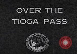Standbild Touristen am Tioga Mountain Pass California United States USA, 1937, aus Sekunde 4 historischem Filmmaterial Videoclip 65675079628