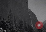 Standbild Touristen am Tioga Mountain Pass California United States USA, 1937, aus Sekunde 28 historischem Filmmaterial Videoclip 65675079628