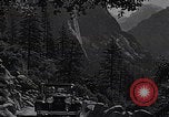 Standbild Touristen am Tioga Mountain Pass California United States USA, 1937, aus Sekunde 31 historischem Filmmaterial Videoclip 65675079628