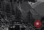 Standbild Touristen am Tioga Mountain Pass California United States USA, 1937, aus Sekunde 33 historischem Filmmaterial Videoclip 65675079628
