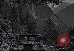 Standbild Touristen am Tioga Mountain Pass California United States USA, 1937, aus Sekunde 34 historischem Filmmaterial Videoclip 65675079628