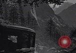 Standbild Touristen am Tioga Mountain Pass California United States USA, 1937, aus Sekunde 37 historischem Filmmaterial Videoclip 65675079628