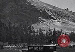 Standbild Touristen im Yosemite-Nationalpark California United States USA, 1937, aus Sekunde 19 historischem Filmmaterial Videoclip 65675079629
