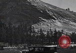 Standbild Touristen im Yosemite-Nationalpark California United States USA, 1937, aus Sekunde 20 historischem Filmmaterial Videoclip 65675079629