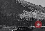 Standbild Touristen im Yosemite-Nationalpark California United States USA, 1937, aus Sekunde 22 historischem Filmmaterial Videoclip 65675079629
