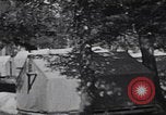 Standbild Touristen im Yosemite-Nationalpark California United States USA, 1937, aus Sekunde 49 historischem Filmmaterial Videoclip 65675079629