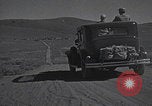 Standbild Besuch der Geisterstadt Brodie durch Touristen California United States USA, 1937, aus Sekunde 9 historischem Filmmaterial Videoclip 65675079632