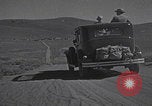 Standbild Besuch der Geisterstadt Brodie durch Touristen California United States USA, 1937, aus Sekunde 10 historischem Filmmaterial Videoclip 65675079632