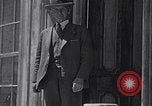 Standbild Besuch der Geisterstadt Brodie durch Touristen California United States USA, 1937, aus Sekunde 29 historischem Filmmaterial Videoclip 65675079632