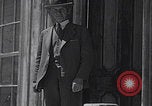 Standbild Besuch der Geisterstadt Brodie durch Touristen California United States USA, 1937, aus Sekunde 30 historischem Filmmaterial Videoclip 65675079632