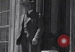 Standbild Besuch der Geisterstadt Brodie durch Touristen California United States USA, 1937, aus Sekunde 37 historischem Filmmaterial Videoclip 65675079632