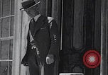 Standbild Besuch der Geisterstadt Brodie durch Touristen California United States USA, 1937, aus Sekunde 38 historischem Filmmaterial Videoclip 65675079632