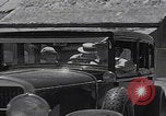 Standbild Besuch der Geisterstadt Brodie durch Touristen California United States USA, 1937, aus Sekunde 40 historischem Filmmaterial Videoclip 65675079632
