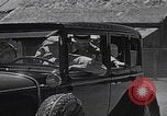 Standbild Besuch der Geisterstadt Brodie durch Touristen California United States USA, 1937, aus Sekunde 41 historischem Filmmaterial Videoclip 65675079632