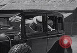 Standbild Besuch der Geisterstadt Brodie durch Touristen California United States USA, 1937, aus Sekunde 42 historischem Filmmaterial Videoclip 65675079632