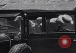 Standbild Besuch der Geisterstadt Brodie durch Touristen California United States USA, 1937, aus Sekunde 44 historischem Filmmaterial Videoclip 65675079632