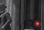 Standbild Besuch der Geisterstadt Brodie durch Touristen California United States USA, 1937, aus Sekunde 46 historischem Filmmaterial Videoclip 65675079632