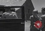 Standbild Besuch der Geisterstadt Brodie durch Touristen California United States USA, 1937, aus Sekunde 49 historischem Filmmaterial Videoclip 65675079632
