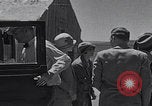 Standbild Besuch der Geisterstadt Brodie durch Touristen California United States USA, 1937, aus Sekunde 51 historischem Filmmaterial Videoclip 65675079632
