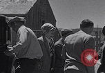 Standbild Besuch der Geisterstadt Brodie durch Touristen California United States USA, 1937, aus Sekunde 52 historischem Filmmaterial Videoclip 65675079632
