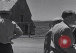 Standbild Besuch der Geisterstadt Brodie durch Touristen California United States USA, 1937, aus Sekunde 54 historischem Filmmaterial Videoclip 65675079632