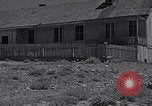 Standbild Besuch der Geisterstadt Brodie durch Touristen California United States USA, 1937, aus Sekunde 61 historischem Filmmaterial Videoclip 65675079632
