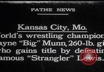 Immagine di Wayne Bigg Munn in posa Kansas City Missouri USA, 1925, secondo 1 filmato di repertorio 65675079645