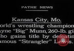 Immagine di Wayne Bigg Munn in posa Kansas City Missouri USA, 1925, secondo 3 filmato di repertorio 65675079645
