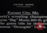 Immagine di Wayne Bigg Munn in posa Kansas City Missouri USA, 1925, secondo 10 filmato di repertorio 65675079645
