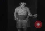Immagine di Wayne Bigg Munn in posa Kansas City Missouri USA, 1925, secondo 18 filmato di repertorio 65675079645