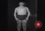 Immagine di Wayne Bigg Munn in posa Kansas City Missouri USA, 1925, secondo 20 filmato di repertorio 65675079645