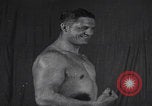 Immagine di Wayne Bigg Munn in posa Kansas City Missouri USA, 1925, secondo 25 filmato di repertorio 65675079645