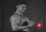 Immagine di Wayne Bigg Munn in posa Kansas City Missouri USA, 1925, secondo 29 filmato di repertorio 65675079645