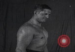 Immagine di Wayne Bigg Munn in posa Kansas City Missouri USA, 1925, secondo 30 filmato di repertorio 65675079645