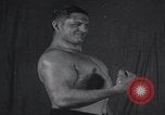 Immagine di Wayne Bigg Munn in posa Kansas City Missouri USA, 1925, secondo 32 filmato di repertorio 65675079645