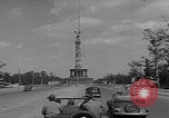 Standbild Präsident Truman besichtigt die Schäden in Berlin Berlin, Deutschland, 1945, aus Sekunde 33 historischem Filmmaterial Videoclip 65675079677