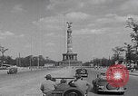 Standbild Präsident Truman besichtigt die Schäden in Berlin Berlin, Deutschland, 1945, aus Sekunde 34 historischem Filmmaterial Videoclip 65675079677