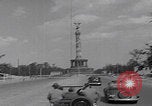 Standbild Präsident Truman besichtigt die Schäden in Berlin Berlin, Deutschland, 1945, aus Sekunde 36 historischem Filmmaterial Videoclip 65675079677