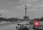 Standbild Präsident Truman besichtigt die Schäden in Berlin Berlin, Deutschland, 1945, aus Sekunde 39 historischem Filmmaterial Videoclip 65675079677