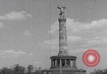 Standbild Präsident Truman besichtigt die Schäden in Berlin Berlin, Deutschland, 1945, aus Sekunde 40 historischem Filmmaterial Videoclip 65675079677