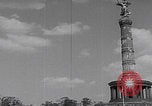 Standbild Präsident Truman besichtigt die Schäden in Berlin Berlin, Deutschland, 1945, aus Sekunde 42 historischem Filmmaterial Videoclip 65675079677