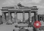 Standbild Präsident Truman besichtigt die Schäden in Berlin Berlin, Deutschland, 1945, aus Sekunde 55 historischem Filmmaterial Videoclip 65675079677