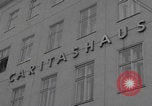Standbild Caritas Haus Wien verarbeitet ungarische Flüchtlinge Wien Österreich, 1956, aus Sekunde 34 historischem Filmmaterial Videoclip 65675079683