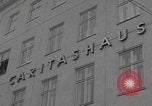 Standbild Caritas Haus Wien verarbeitet ungarische Flüchtlinge Wien Österreich, 1956, aus Sekunde 35 historischem Filmmaterial Videoclip 65675079683