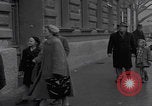 Standbild Caritas Haus Wien verarbeitet ungarische Flüchtlinge Wien Österreich, 1956, aus Sekunde 38 historischem Filmmaterial Videoclip 65675079683