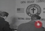 Standbild Caritas Haus Wien verarbeitet ungarische Flüchtlinge Wien Österreich, 1956, aus Sekunde 48 historischem Filmmaterial Videoclip 65675079683